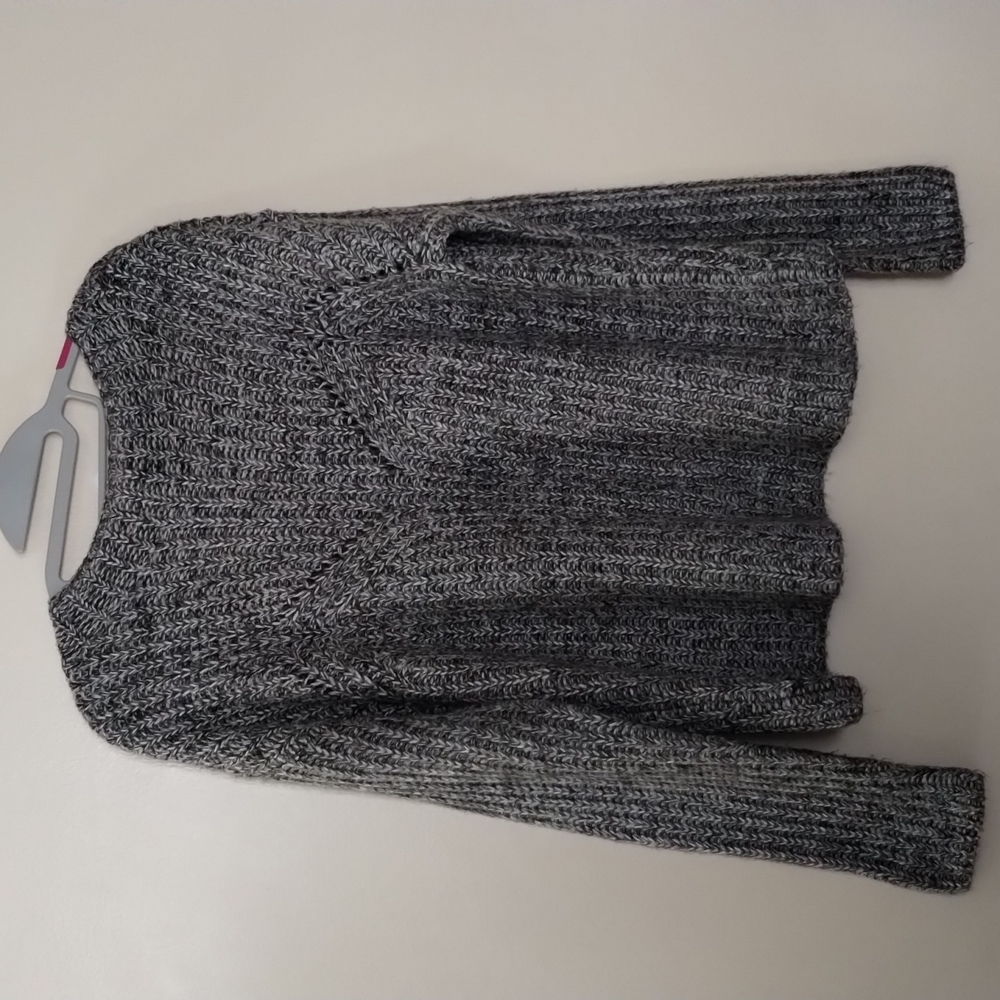 ENDLESS ROSE WOMEN LONG SLEEVE WITH A SPLIT BACK SWEATER